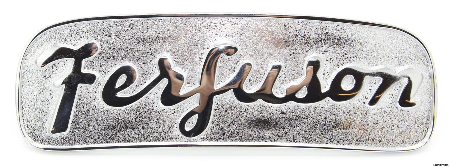 Emblem Ferguson 35 front (Glasskåpet)