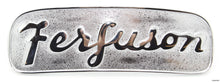 Emblem Ferguson 35 front (Glasskåpet)
